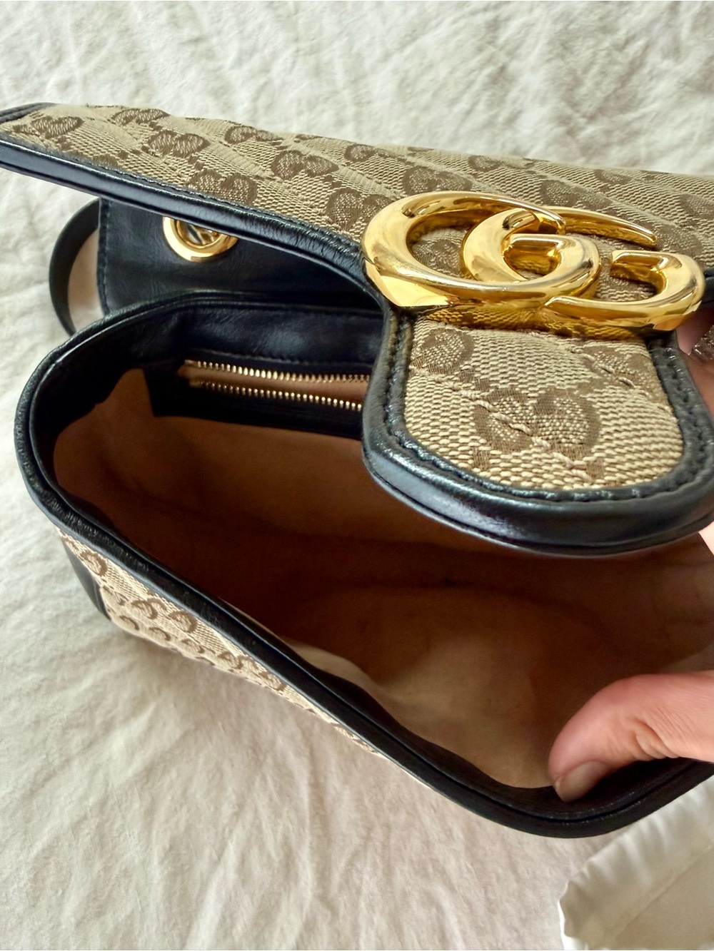 Gucci Beige GG Supreme Monogram Shoulder Bag with Black Trim - Picture 5 of 7